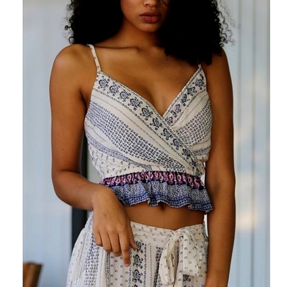 FINAL SALE 🆕🌿ANGIE CROP TOP🌿 - Picture 1 of 2